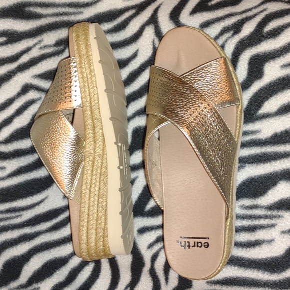 👣EARTH Madena Marigold Slides gold footwear - Picture 14 of 16